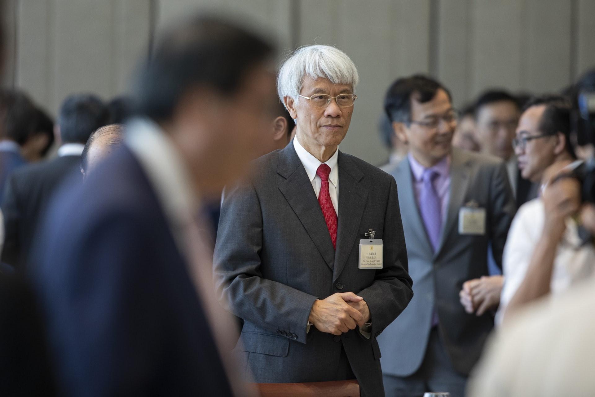 任志刚的金融智慧与香港金管局的角色演变任志刚个人简介