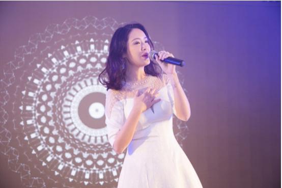 探秘香港娱乐新闻，星光璀璨背后的故事与趋势香港娱乐新闻头条新闻